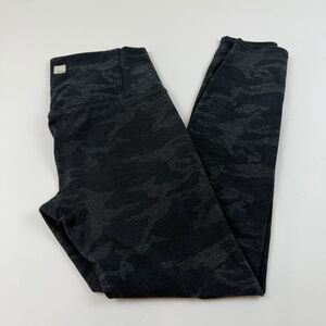 Vuori Clean Elevation Leggings Women's Small Camo Black Gray Athleisure VW444
